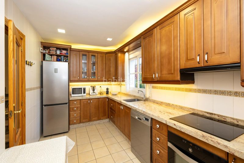 Foto 858b44ee-4c50-49e3-b906-e67e4a1d5e8f. Casa aparellada amb calefacció aparcament a Ogíjares