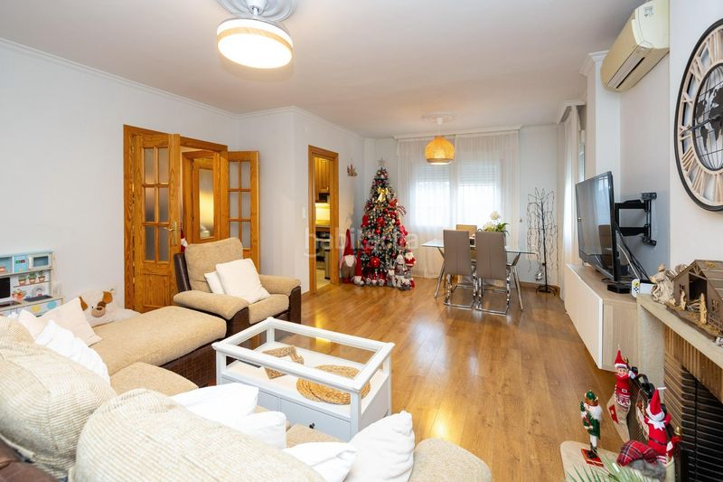 Foto 89b9e100-3c85-4e60-a988-82702d690a50. Casa aparellada amb calefacció aparcament a Ogíjares