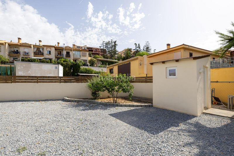Foto c73c8021-85b2-4366-af4f-13757489b4c0. Terreny residencial a Barrio de la Vega Monachil