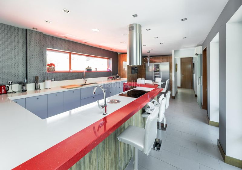 Foto 0a57e15c-a401-46e6-a655-cde74c4ba860. Xalet amb xemeneia calefacció aparcament piscina a Zubia (La)