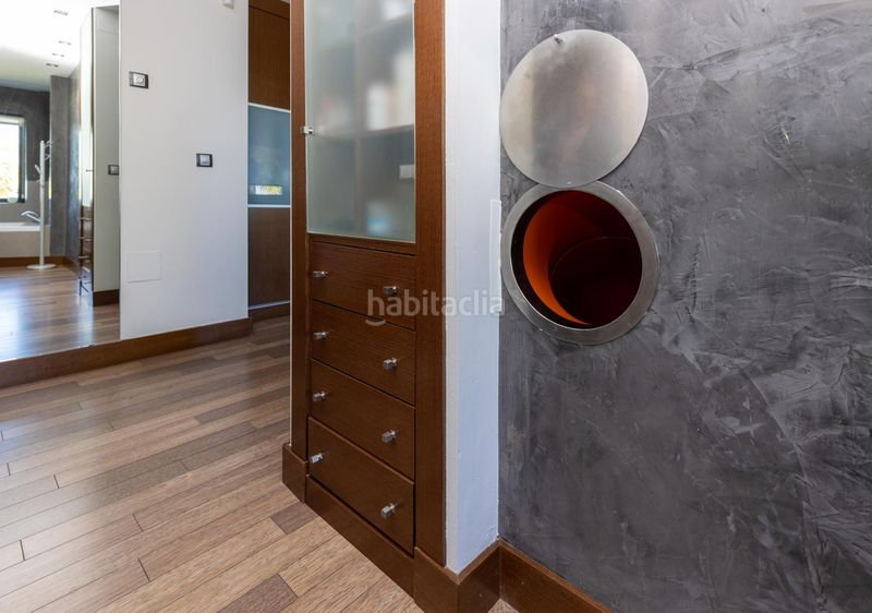 Foto 25cc509c-c0ab-46aa-8113-f0933dfa3bce. Xalet amb xemeneia calefacció aparcament piscina a Zubia (La)