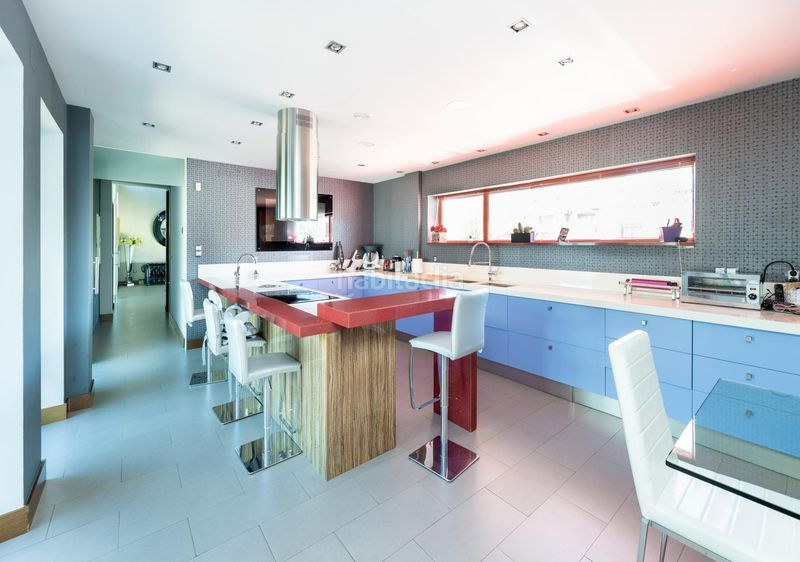 Foto 2c78b8ed-7f19-43e9-ba30-dfaea3fd33a8. Xalet amb xemeneia calefacció aparcament piscina a Zubia (La)