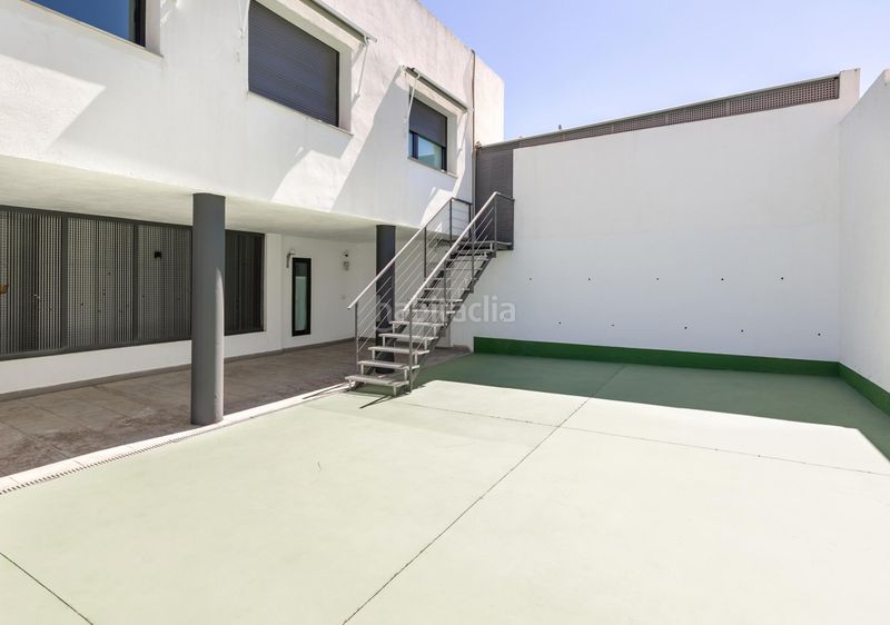 Foto 6d7e38d8-34c7-4d2f-8dac-65fb8d59a268. Xalet amb xemeneia calefacció aparcament piscina a Zubia (La)