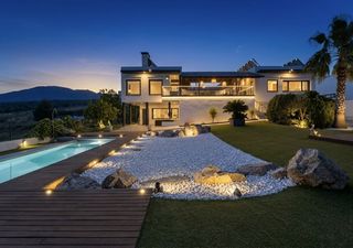 Chalet  Calle otura. Exclusiva espaciosa y espectacular villa en la zubia, granada