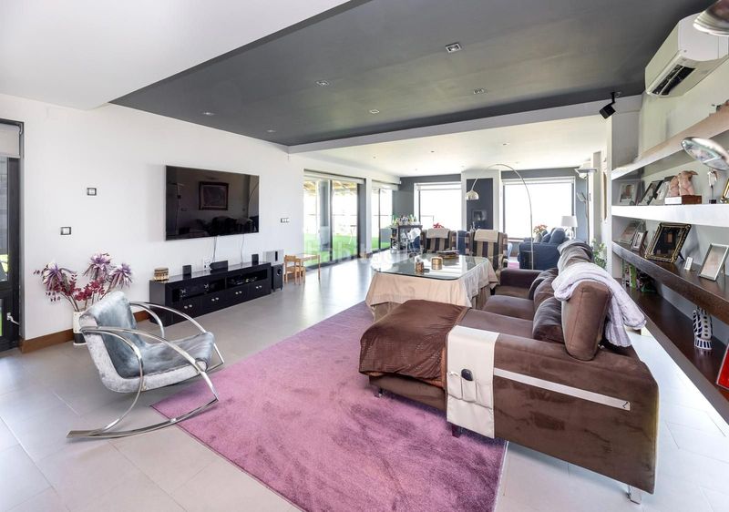 Foto 77e05adc-a7c2-45de-9357-b27f150f4633. Xalet amb xemeneia calefacció aparcament piscina a Zubia (La)