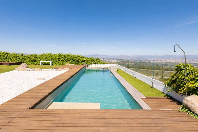 Foto 8091ff11-6419-423e-b80d-cb4981fef0fd. Xalet amb xemeneia calefacció aparcament piscina a Zubia (La)