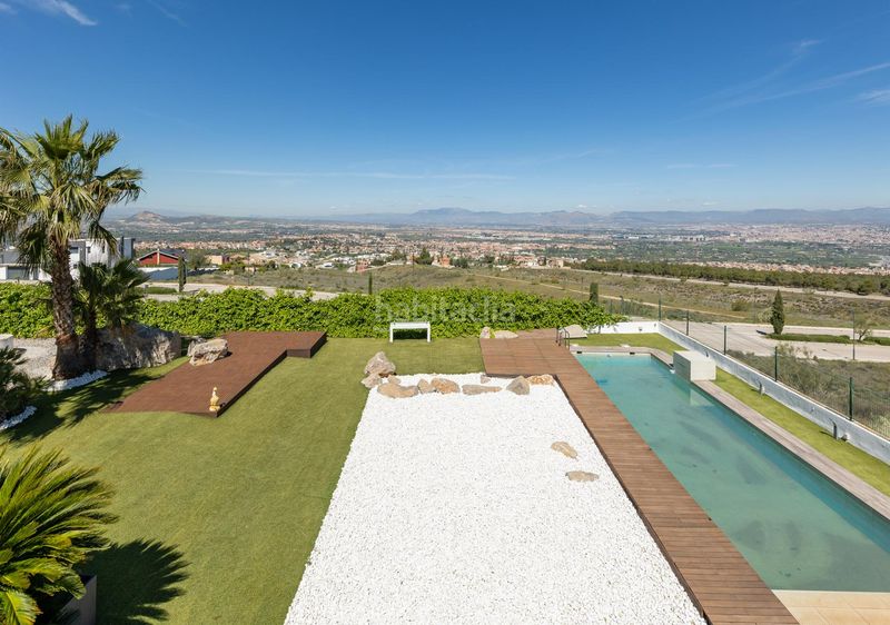 Foto 80a47285-1981-47a9-a8fa-ef4ac19efd8f. Xalet amb xemeneia calefacció aparcament piscina a Zubia (La)