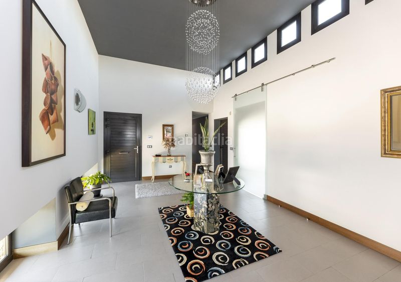 Foto f3c99e18-e120-4a5f-9864-9fd58ca43cf1. Xalet amb xemeneia calefacció aparcament piscina a Zubia (La)