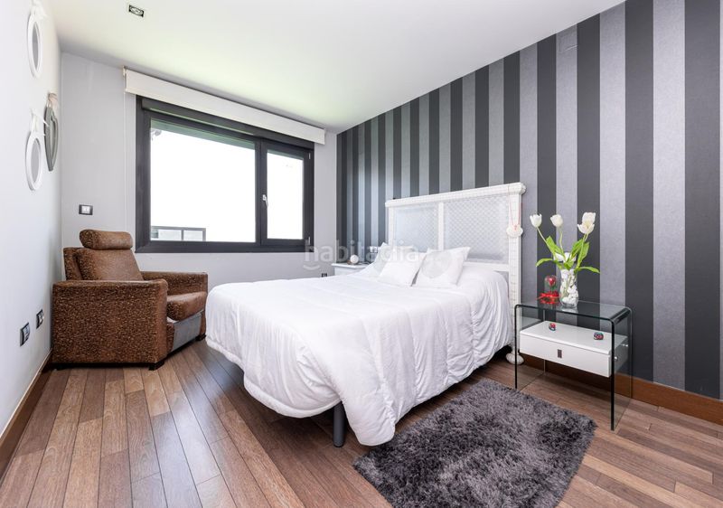 Foto f7d16c22-4fa4-4ae9-b76b-8e424d32ab4e. Xalet amb xemeneia calefacció aparcament piscina a Zubia (La)