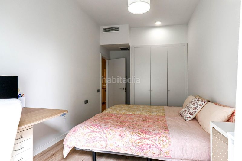 Foto 4517dafe-425d-4954-8f2d-cf36c7bdca5c. Pis amb calefacció aparcament piscina a Rosaleda - Juventud Granada