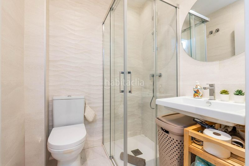 Foto 521d70bc-82d3-4c10-b03e-8aaf0e273f63. Pis amb calefacció aparcament piscina a Rosaleda - Juventud Granada