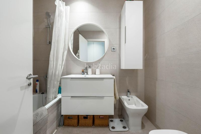 Foto a3ba58d5-45e8-4201-9b0c-aa499abe9f19. Pis amb calefacció aparcament piscina a Rosaleda - Juventud Granada