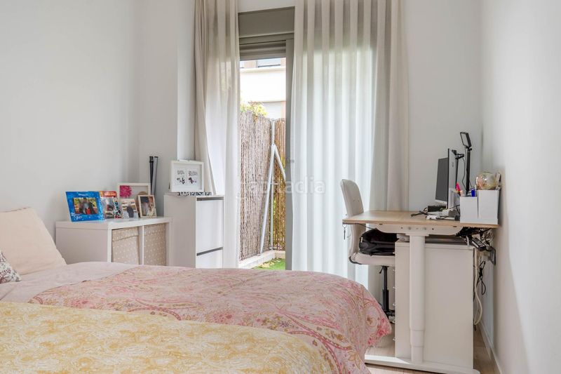 Foto d33dd0a8-5662-4e0f-aade-8c0bd2f5cf00. Pis amb calefacció aparcament piscina a Rosaleda - Juventud Granada