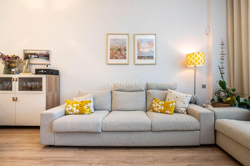 Foto e1a1a0d8-45de-4076-8d2d-7817ea2ac336. Pis amb calefacció aparcament piscina a Rosaleda - Juventud Granada