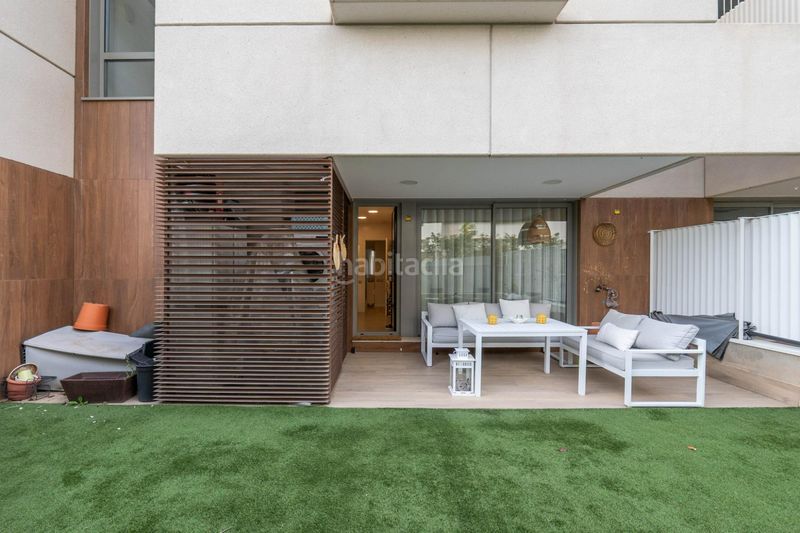 Foto e978b74d-664f-4ab3-a0f0-e15402eb9a0b. Pis amb calefacció aparcament piscina a Rosaleda - Juventud Granada