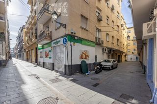Geschäftsraum  Calle san miguel alta. Estos dos grandes locales en pleno centro de granada ofrecen una