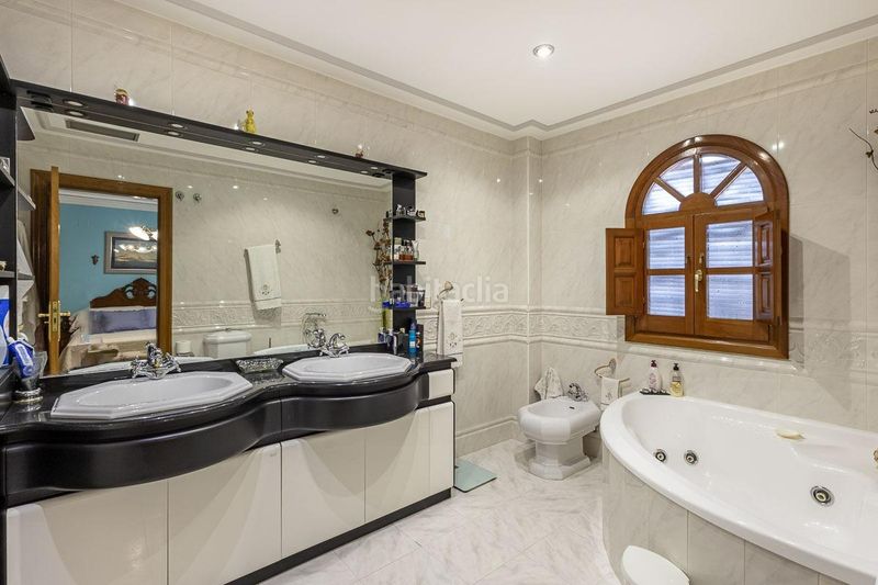 Foto c7ddf8f3-630a-44d8-b0d4-b5ec83926ce6. Xalet amb xemeneia calefacció aparcament piscina a Monachil