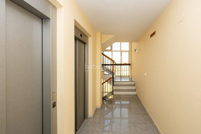 Foto 4f83f807-2fd3-42ca-bee9-d312c1f37f17. Appartement dans plaza ciudad de los cármenes 3 dans Granada