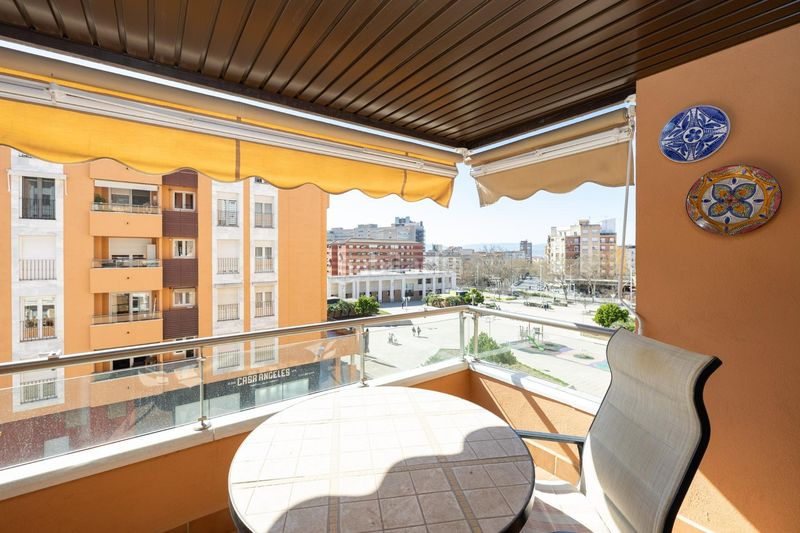 Foto 878e073e-0c66-4500-b8c8-a42aa85b0680. Appartement dans plaza ciudad de los cármenes 3 dans Granada