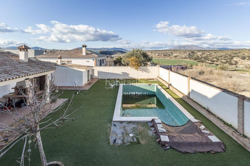 Foto 0a7779ba-01c5-4b42-ad0c-9c1cd0e4d118. Xalet amb xemeneia aparcament piscina a Atarfe
