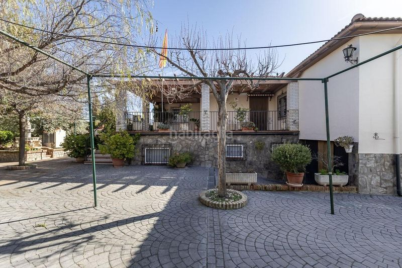 Foto 0c8dc540-89db-4c4a-9de9-2794b7c3ad31. Chalet en calle olmo 127 chalet con gran parcela en Atarfe