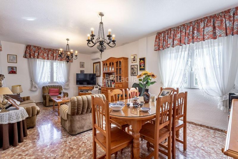 Foto 92f4cbb1-f3f6-4610-b300-f10113adebac. Chalet en calle olmo 127 chalet con gran parcela en Atarfe