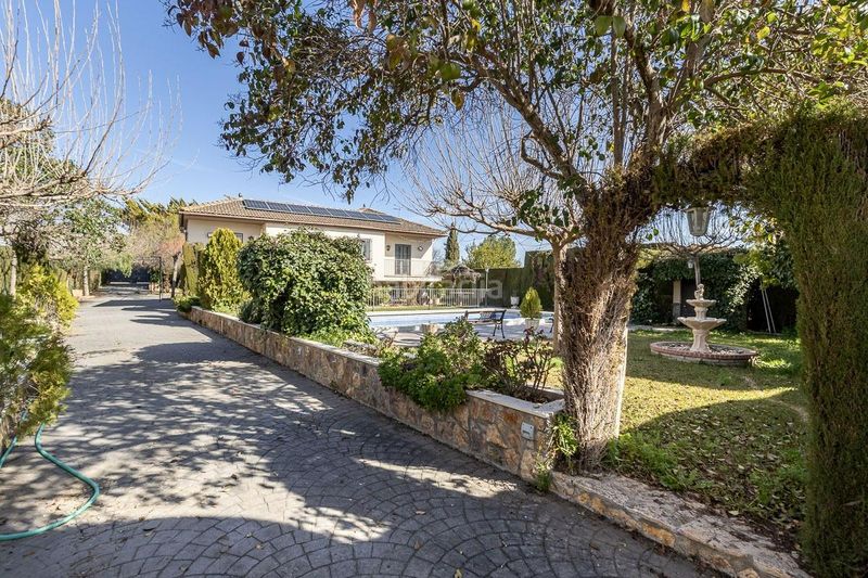 Foto d4e8040a-4a4a-48f4-9e48-734bbc6f5a24. Chalet en calle olmo 127 chalet con gran parcela en Atarfe