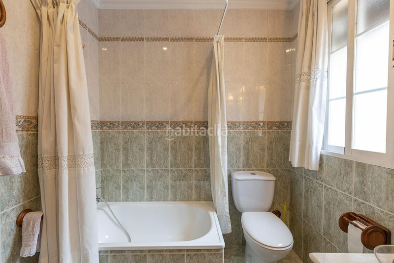 Foto e2bd469b-5e8a-4bde-9bd2-56b193489525. Casa aparellada amb calefacció aparcament a Cájar
