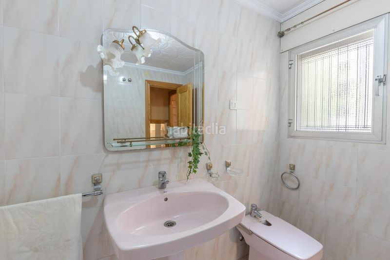 Foto 0db2035b-5365-4663-9e47-e31618a38e31. Casa adossada amb aparcament a San Miguel Armilla
