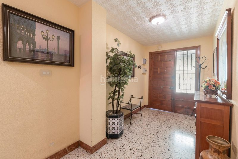 Foto c1754c7b-7f68-48df-8349-d5de5d715e42. Casa adossada amb aparcament a San Miguel Armilla