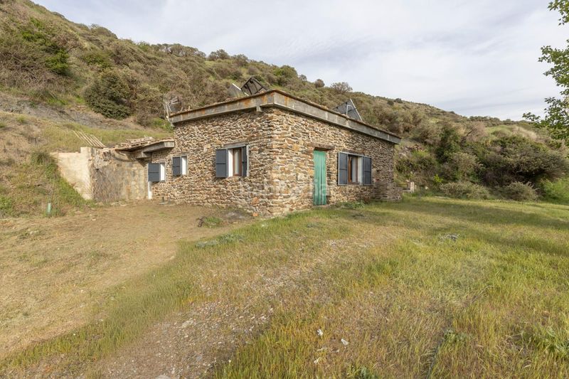 Foto a5ae5b97-aeee-403e-8885-c4b84bba7c81. Masia amb xemeneia a Nigüelas