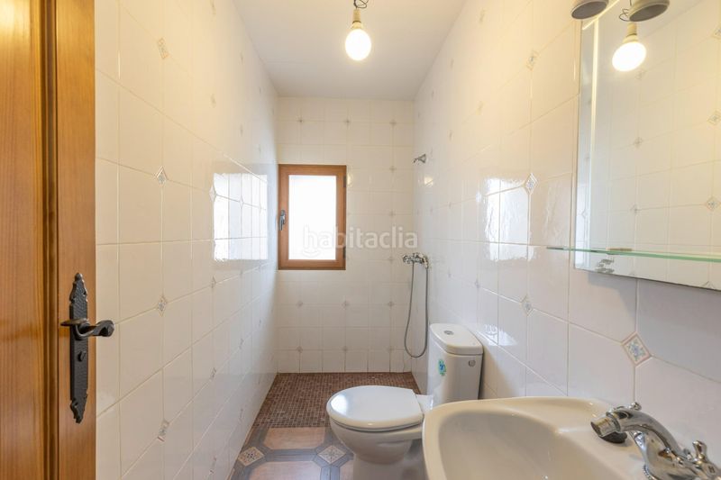 Foto ab7f35db-5c7a-4148-89b0-f260a58988d4. Masia amb xemeneia a Nigüelas