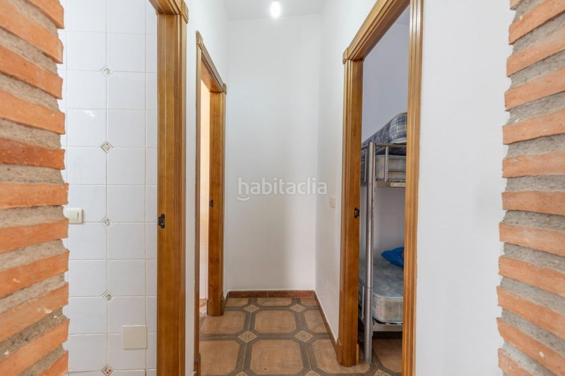 Foto c0dba705-07ff-474d-86f7-a37fe528f1a8. Masia amb xemeneia a Nigüelas