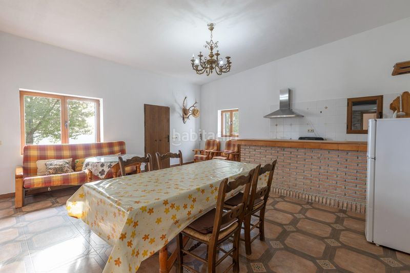 Foto c3a83ca8-3319-40a3-9c8b-2ec43a48e9b6. Masia amb xemeneia a Nigüelas