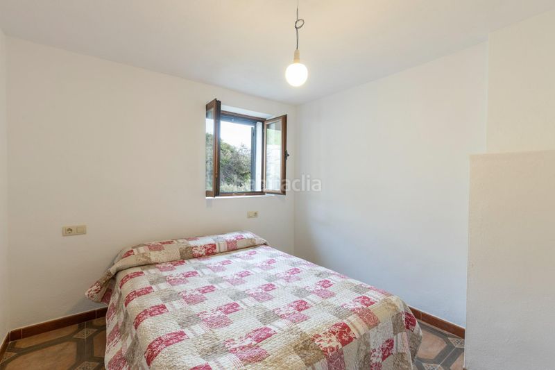 Foto f87ca41c-60a7-430f-9810-b8876bca0df4. Masia amb xemeneia a Nigüelas