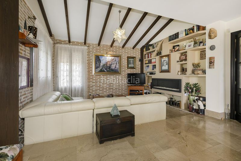 Foto 3243b07c-74dd-4c77-9fdc-f6773eb811a8. Xalet amb calefacció aparcament piscina a Altos de la Zubia Zubia (La)