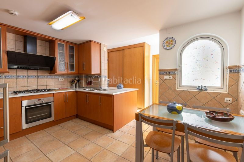 Foto 0b4b7d95-0012-4038-9469-0a74611f4252. Casa adossada amb calefacció aparcament a Avda. De los Ogíjares Armilla