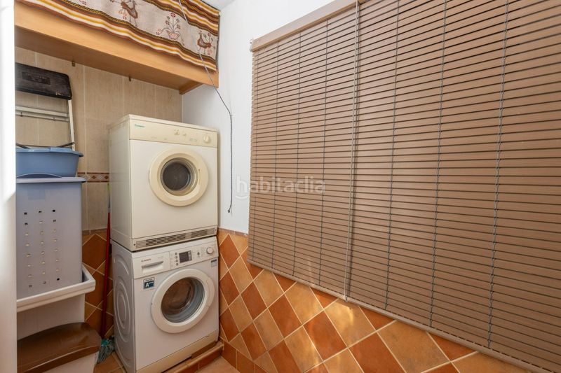 Foto 935d2038-45a6-47db-8187-cee1f1e668d7. Casa adossada amb calefacció aparcament a Avda. De los Ogíjares Armilla