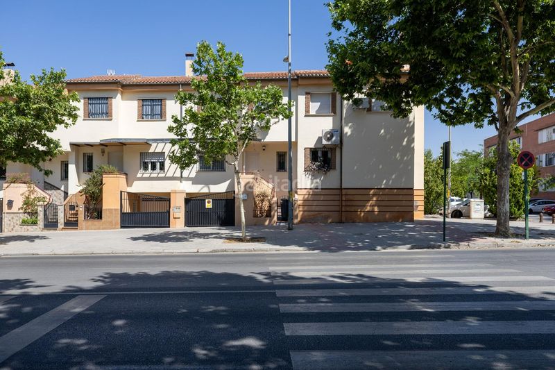Foto c4da2f85-0c4a-4584-8616-2221a247910e. Casa adossada amb xemeneia aparcament a Joaquina Eguaras Granada