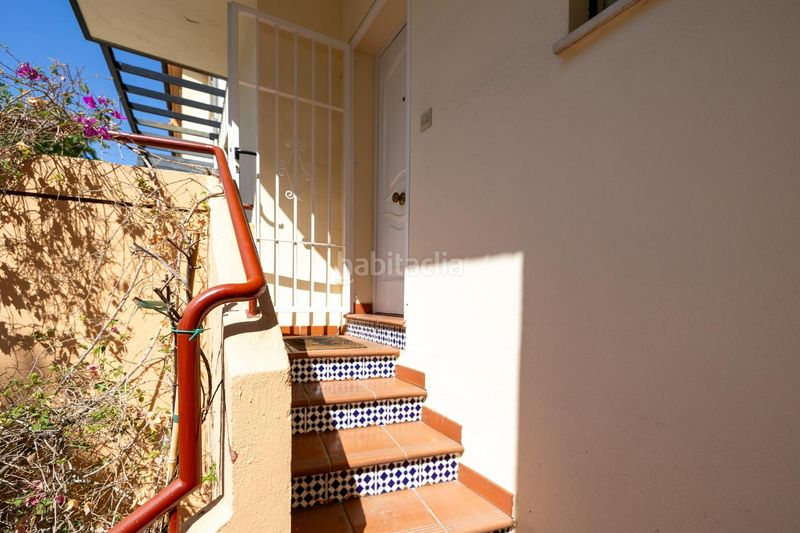 Foto ca53f01e-d09e-439b-a6a9-7e2724c1b226. Casa adossada amb xemeneia aparcament a Joaquina Eguaras Granada