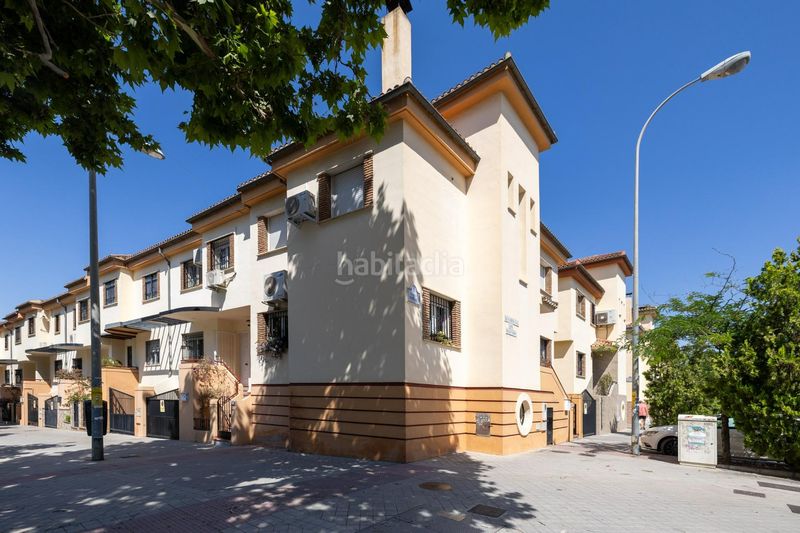 Foto ecd7e6dc-03ae-472a-816a-59c9ee6250d7. Casa adossada amb xemeneia aparcament a Joaquina Eguaras Granada