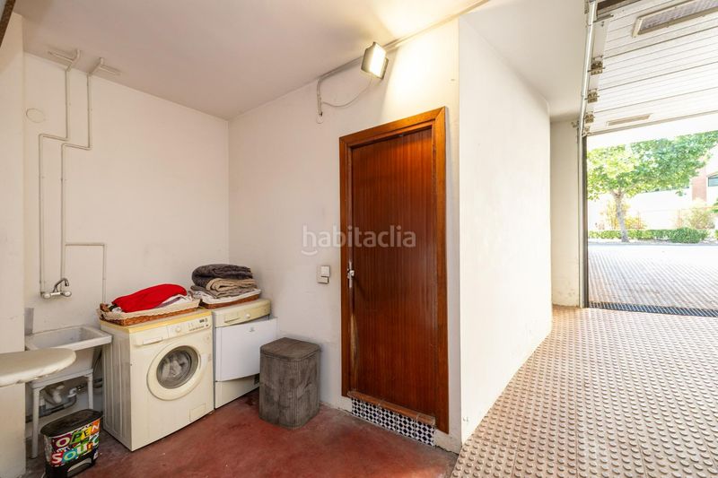 Foto f15221c4-c053-4e6f-8663-b6bf18afc4e4. Casa adossada amb xemeneia aparcament a Joaquina Eguaras Granada