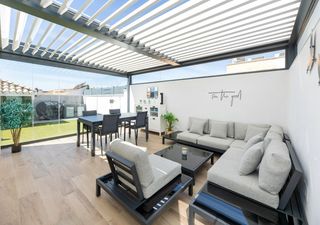Penthouse  Calle estación de tranvías 1b. Ático con pergola bioclimatica junto al metro