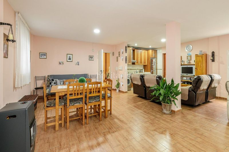 Foto b13b5b44-de5b-4290-ac86-d4b97a94cb47. Casa adossada amb calefacció a Barrio de Zaidín Granada