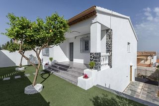 Chalet  Calle harales. Casa en venta en monachil (granada) – amplia, luminosa y con gra
