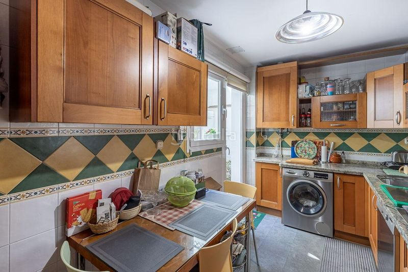 Foto 1c7dce35-5bb0-4387-bf48-1d1cef4d02db. Casa adossada amb aparcament a Bola de Oro Granada