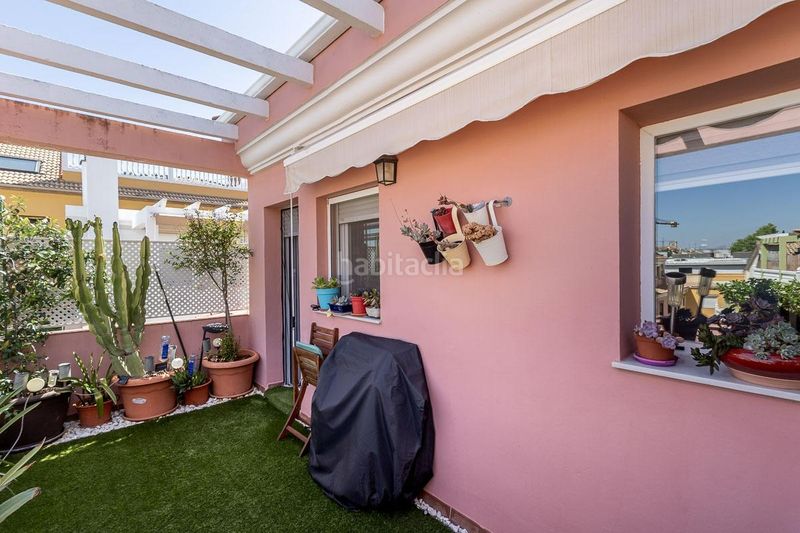 Foto 52f8dc9a-8594-423d-a582-6687204e3036. Casa adossada amb aparcament a Bola de Oro Granada