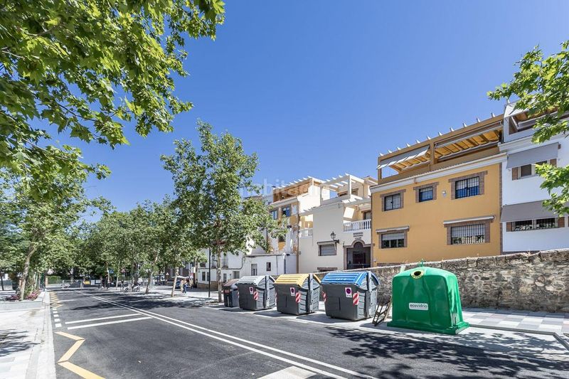 Foto ba54d254-7dc5-464a-afaa-5775899cd3ab. Casa adossada amb aparcament a Bola de Oro Granada