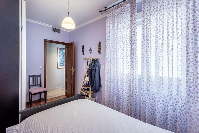 Foto da84f33d-5644-400a-85f0-d1f3b480c8bc. Casa adossada amb aparcament a Bola de Oro Granada