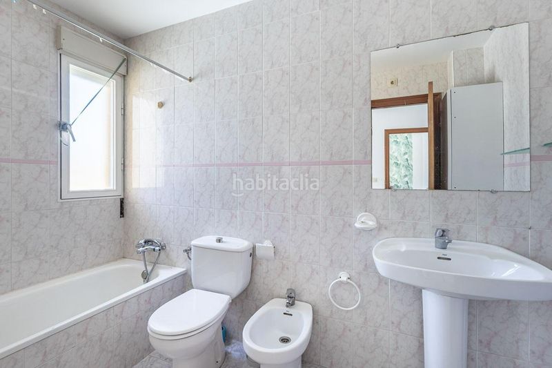Foto b15b3b41-1edc-4f81-8662-ac815a814d58. Casa adossada amb calefacció aparcament a Huétor Vega